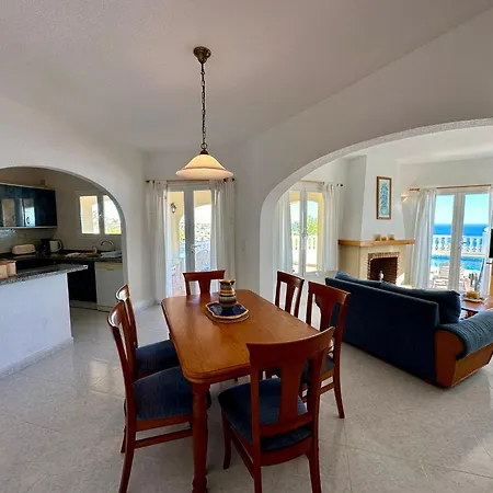 Elena * 贝尼塔切利